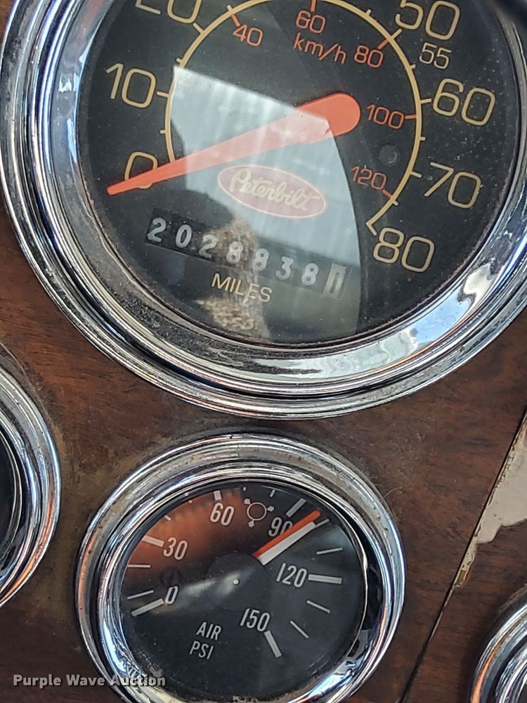 image for item EN8661 1989 Peterbilt  378 dump truck