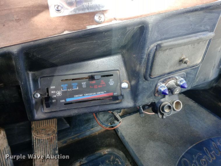 image for item EN8661 1989 Peterbilt  378 dump truck