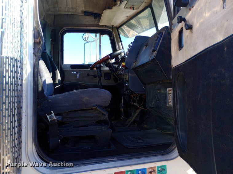 image for item EN8661 1989 Peterbilt  378 dump truck