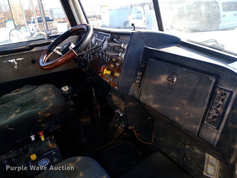 image for item EN8661 1989 Peterbilt  378 dump truck