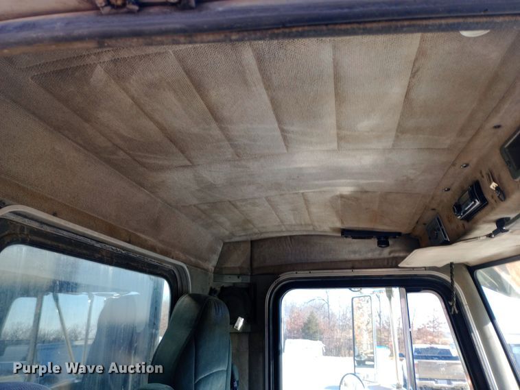 image for item EN8661 1989 Peterbilt  378 dump truck