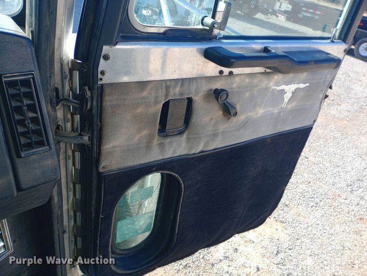 image for item EN8661 1989 Peterbilt  378 dump truck