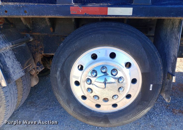 image for item EN8661 1989 Peterbilt  378 dump truck