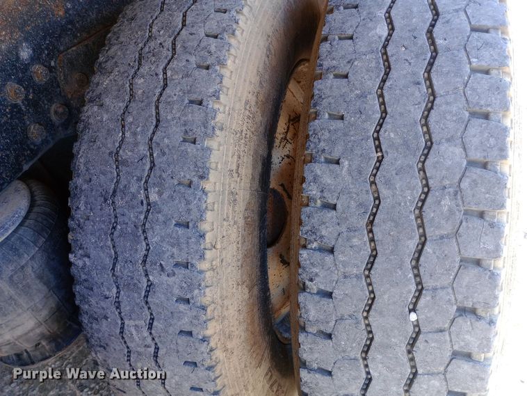 image for item EN8661 1989 Peterbilt  378 dump truck