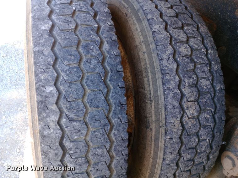 image for item EN8661 1989 Peterbilt  378 dump truck