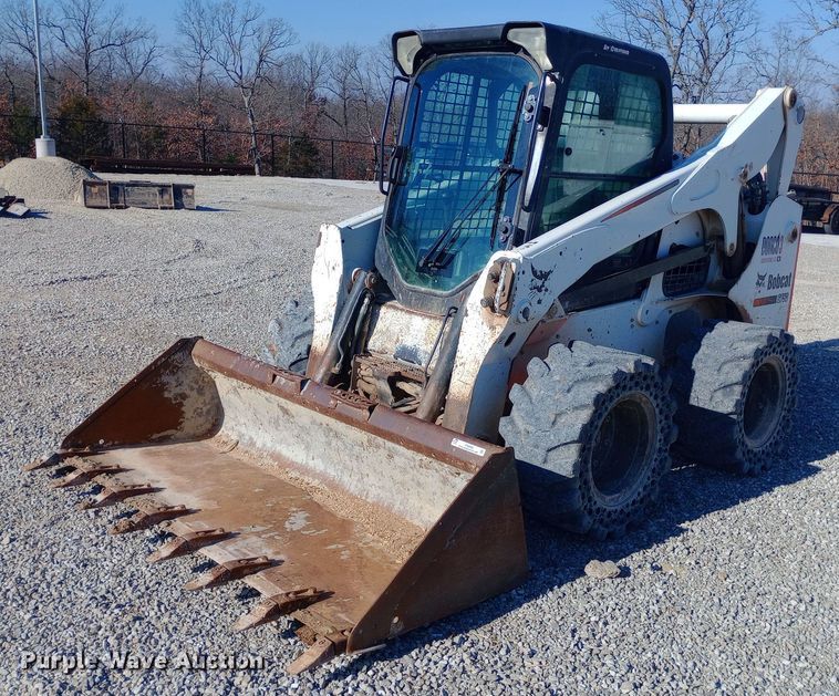 image for item EN8663 2011 Bobcat S750 skid steer loader