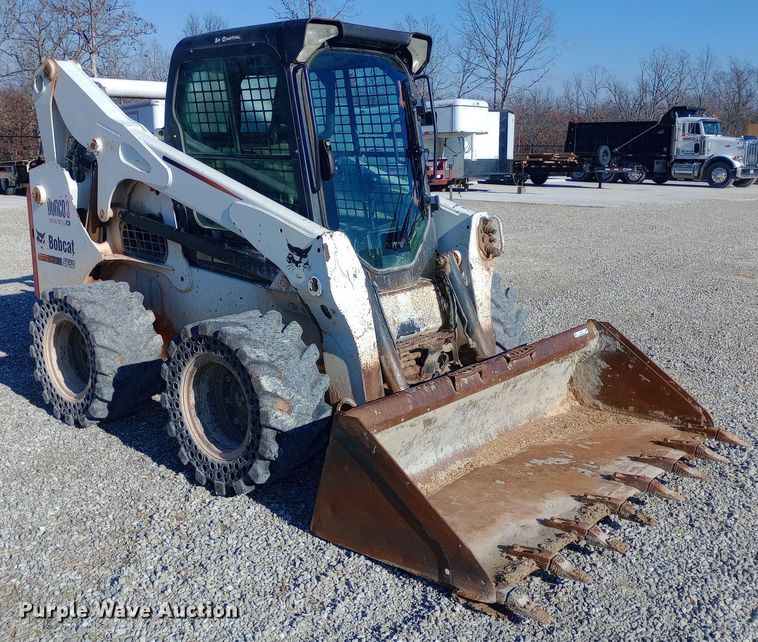 image for item EN8663 2011 Bobcat S750 skid steer loader