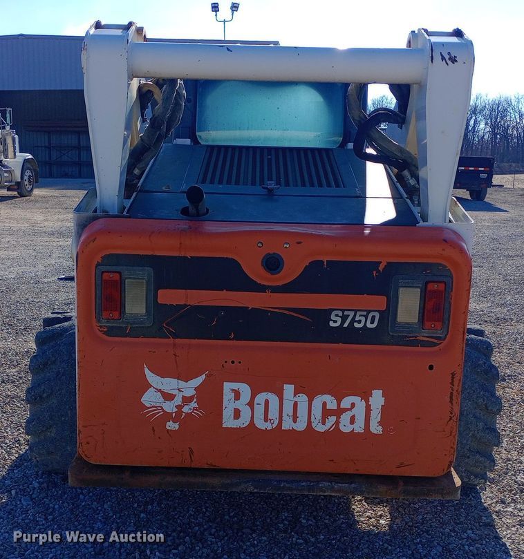 image for item EN8663 2011 Bobcat S750 skid steer loader