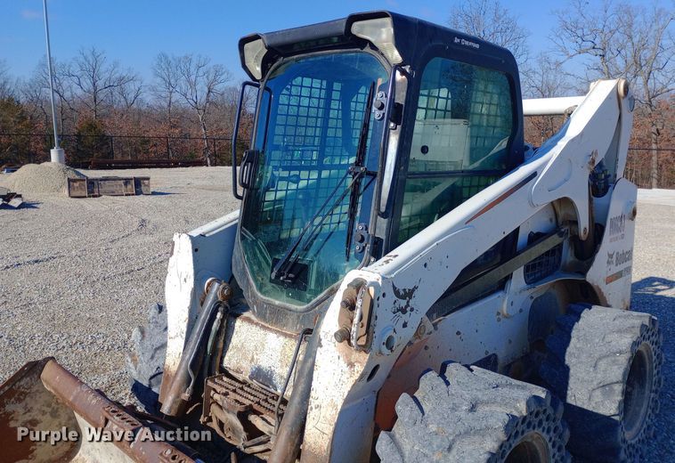 image for item EN8663 2011 Bobcat S750 skid steer loader