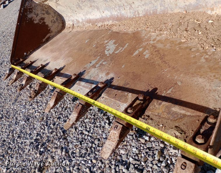 image for item EN8663 2011 Bobcat S750 skid steer loader