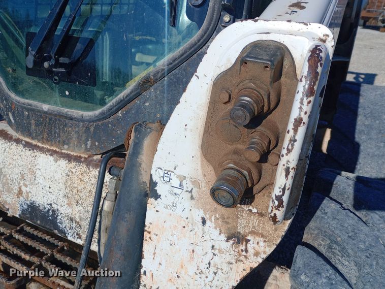 image for item EN8663 2011 Bobcat S750 skid steer loader