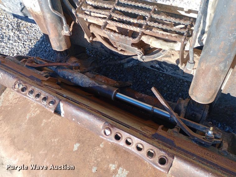 image for item EN8663 2011 Bobcat S750 skid steer loader