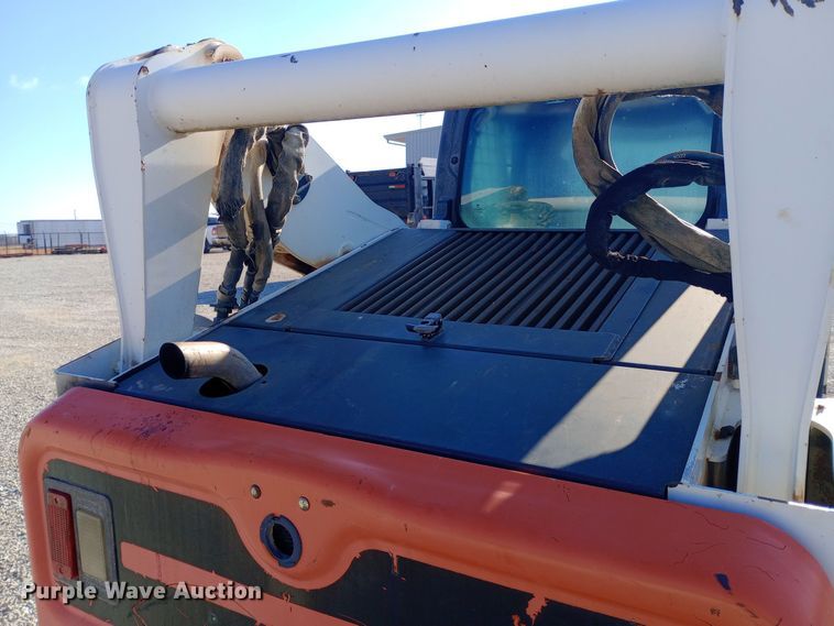 image for item EN8663 2011 Bobcat S750 skid steer loader