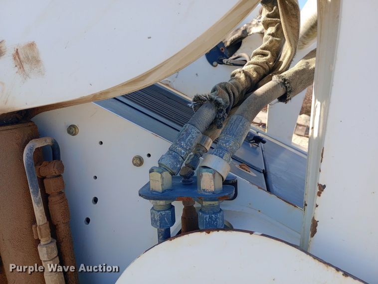 image for item EN8663 2011 Bobcat S750 skid steer loader