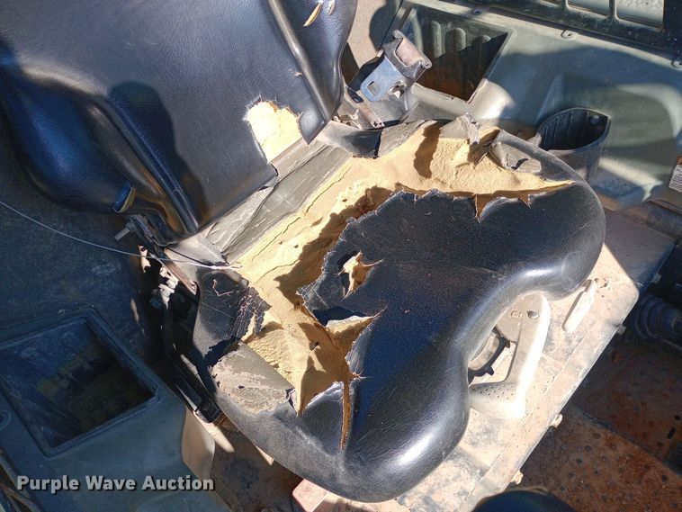 image for item EN8663 2011 Bobcat S750 skid steer loader