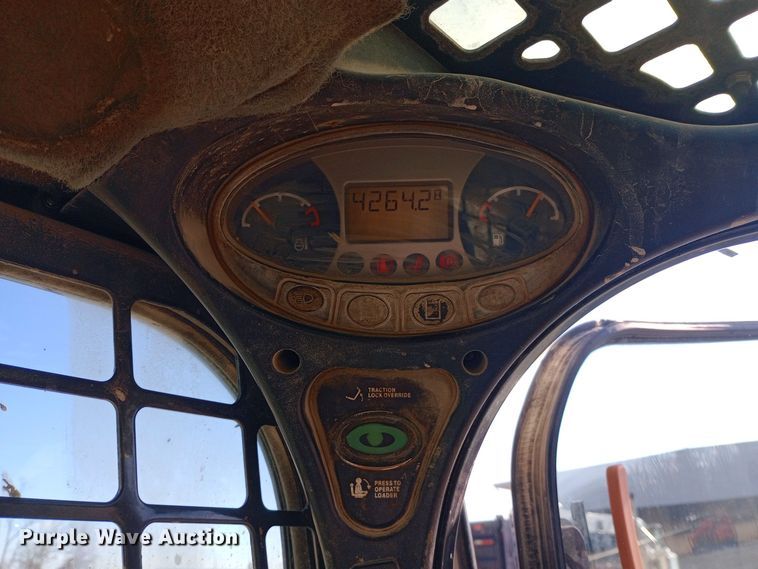 image for item EN8663 2011 Bobcat S750 skid steer loader