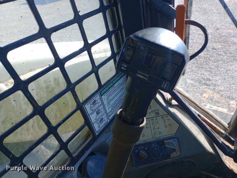 image for item EN8663 2011 Bobcat S750 skid steer loader