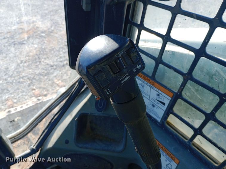 image for item EN8663 2011 Bobcat S750 skid steer loader