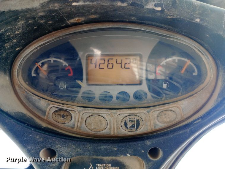 image for item EN8663 2011 Bobcat S750 skid steer loader