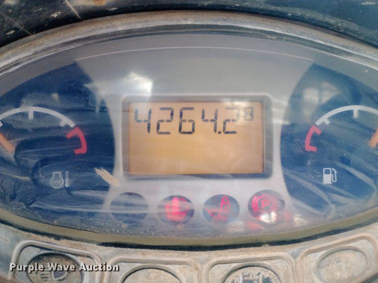 image for item EN8663 2011 Bobcat S750 skid steer loader