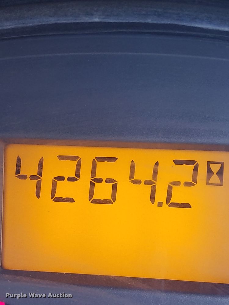 image for item EN8663 2011 Bobcat S750 skid steer loader