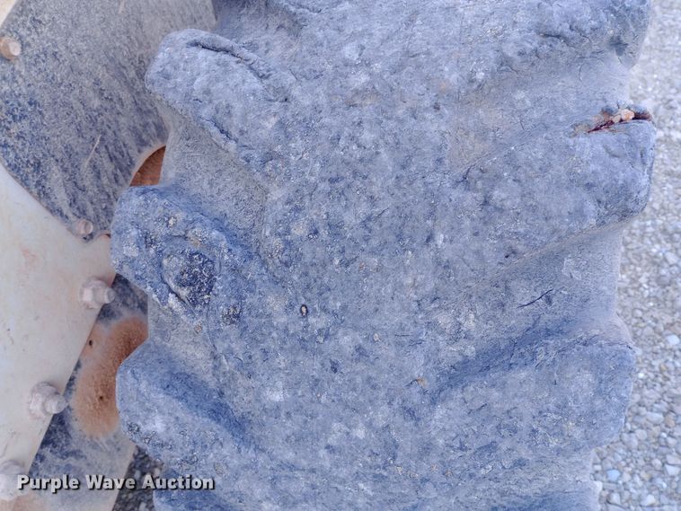 image for item EN8663 2011 Bobcat S750 skid steer loader