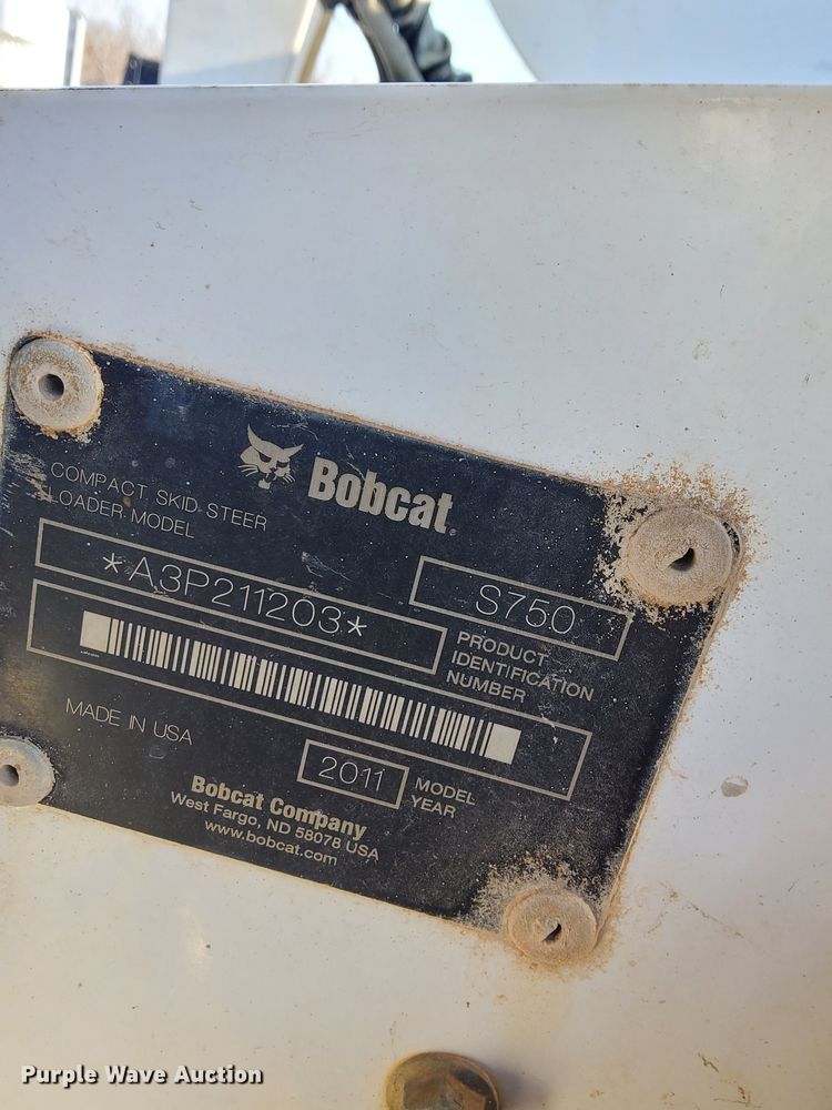 image for item EN8663 2011 Bobcat S750 skid steer loader