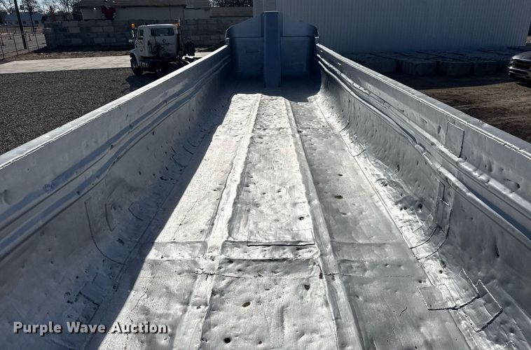 image for item LH9403 1998 Clement LW3829 end dump trailer