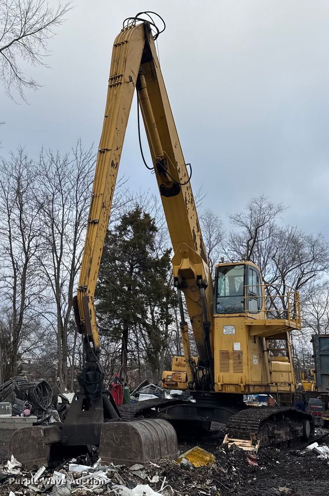 image for item OG9782 2001 Komatsu PC450LC-6K material handler