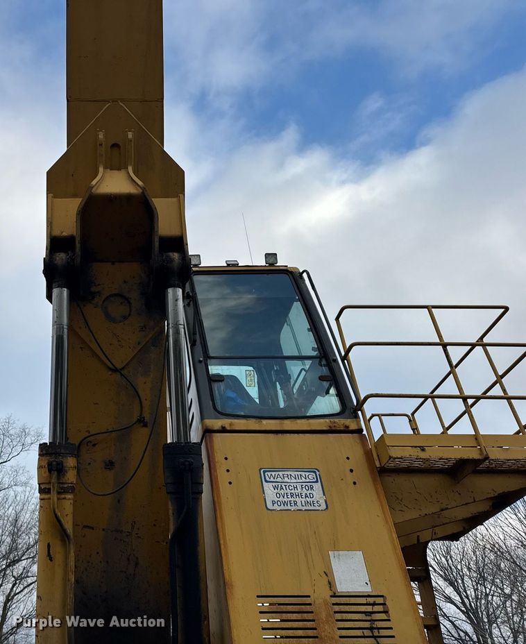 image for item OG9782 2001 Komatsu PC450LC-6K material handler