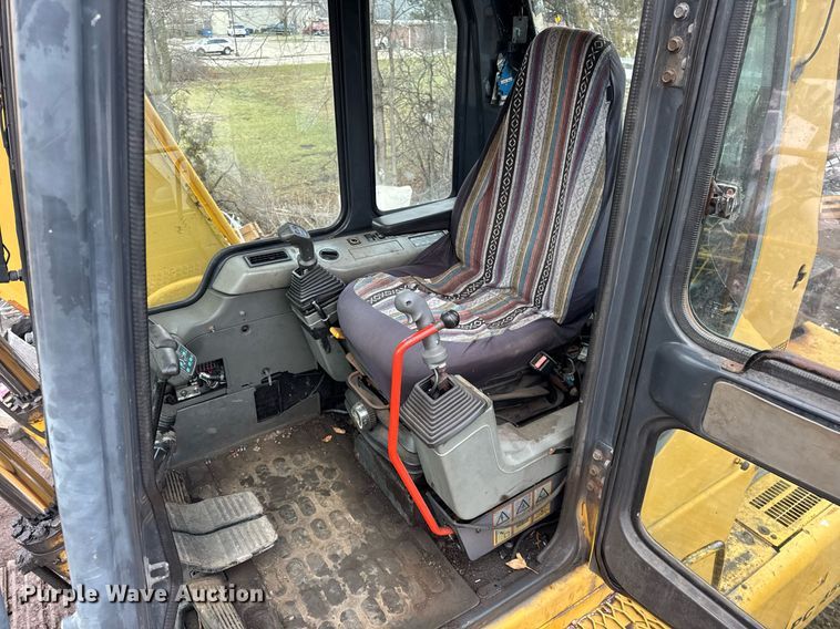 image for item OG9782 2001 Komatsu PC450LC-6K material handler