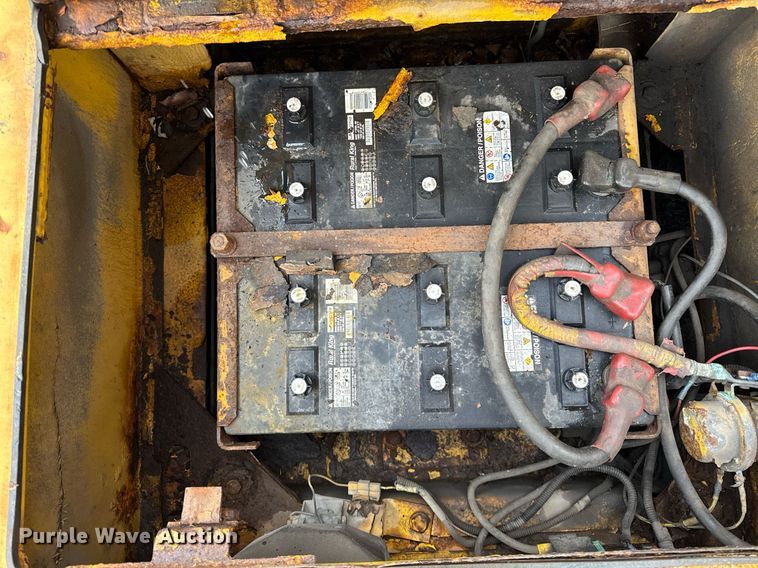 image for item OG9782 2001 Komatsu PC450LC-6K material handler