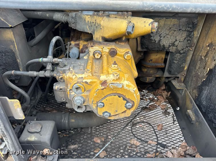 image for item OG9782 2001 Komatsu PC450LC-6K material handler