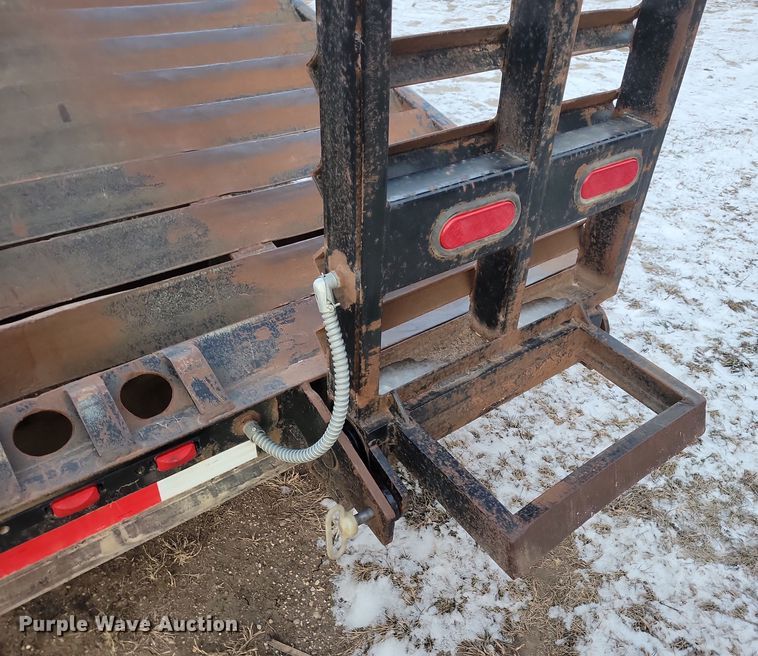 image for item OH9475 1997 Towmaster T30 equipment trailer