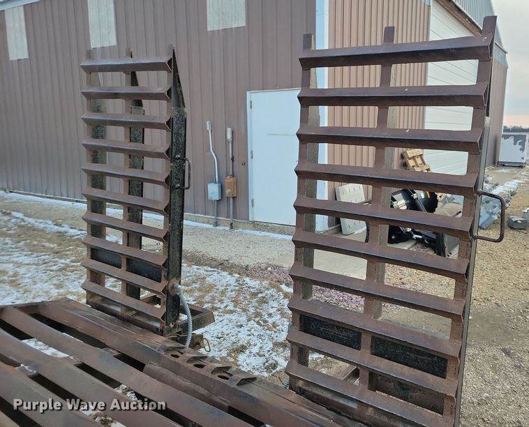 image for item OH9475 1997 Towmaster T30 equipment trailer