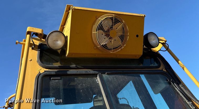 image for item OK9468 1996 Fiat-Hitachi FL145 track loader