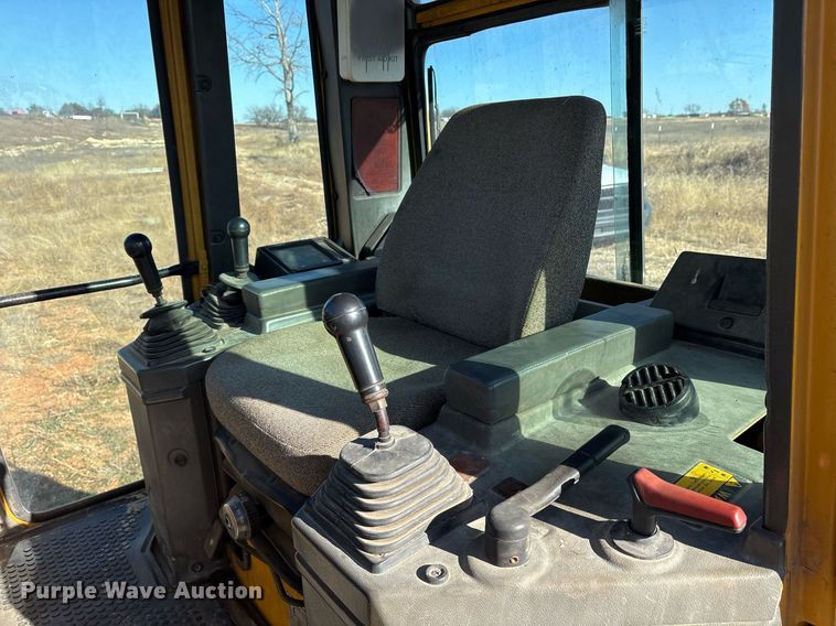 image for item OK9468 1996 Fiat-Hitachi FL145 track loader