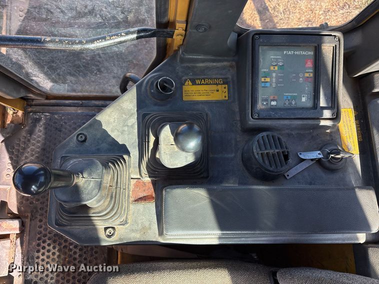 image for item OK9468 1996 Fiat-Hitachi FL145 track loader