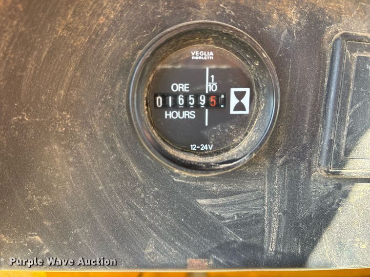 image for item OK9468 1996 Fiat-Hitachi FL145 track loader