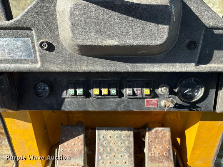 image for item OK9468 1996 Fiat-Hitachi FL145 track loader