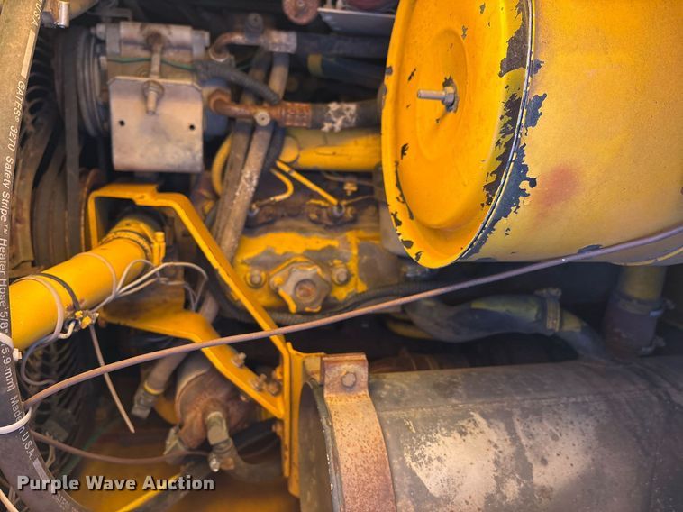 image for item OK9468 1996 Fiat-Hitachi FL145 track loader