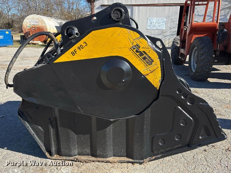 image for item OK9470 MB BF90 3 excavator rock crusher