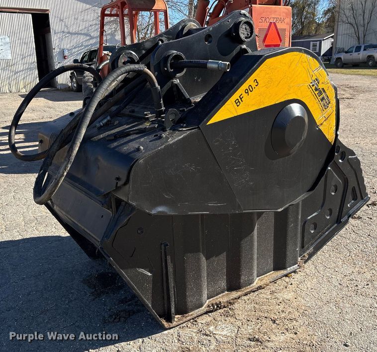 image for item OK9470 MB BF90 3 excavator rock crusher