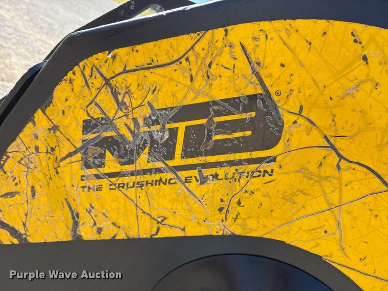 image for item OK9470 MB BF90 3 excavator rock crusher