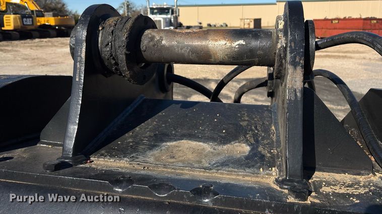 image for item OK9470 MB BF90 3 excavator rock crusher