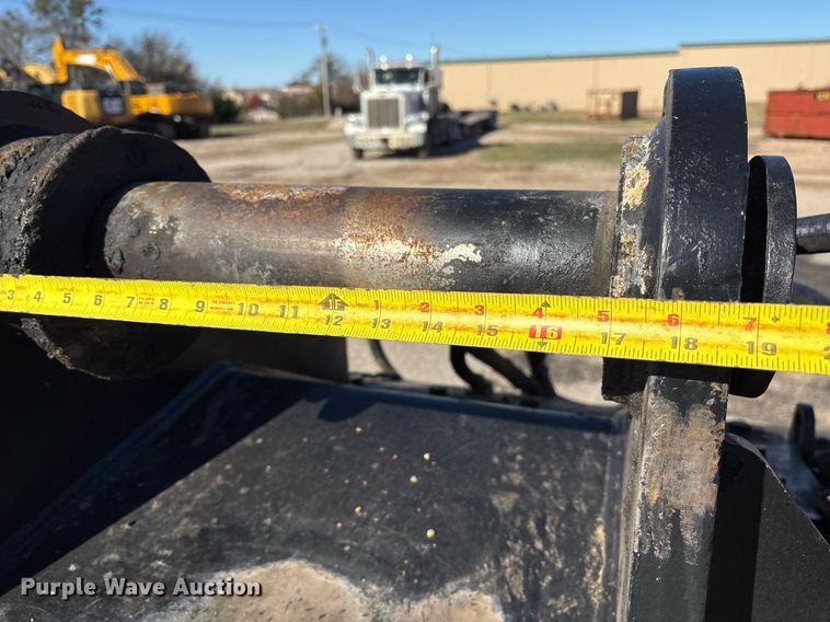 image for item OK9470 MB BF90 3 excavator rock crusher