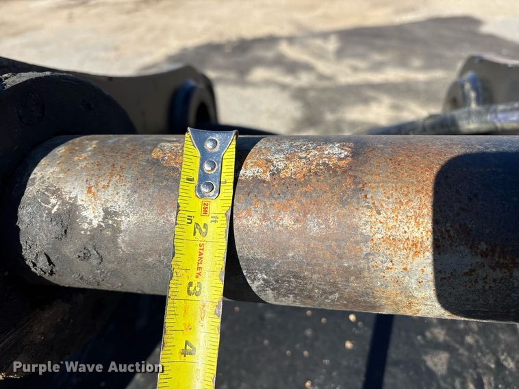 image for item OK9470 MB BF90 3 excavator rock crusher