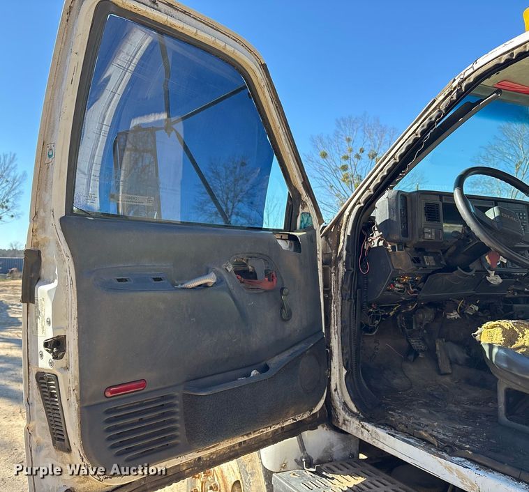 image for item OK9484 1999 GMC Kodiak C7500 grapple crane truck