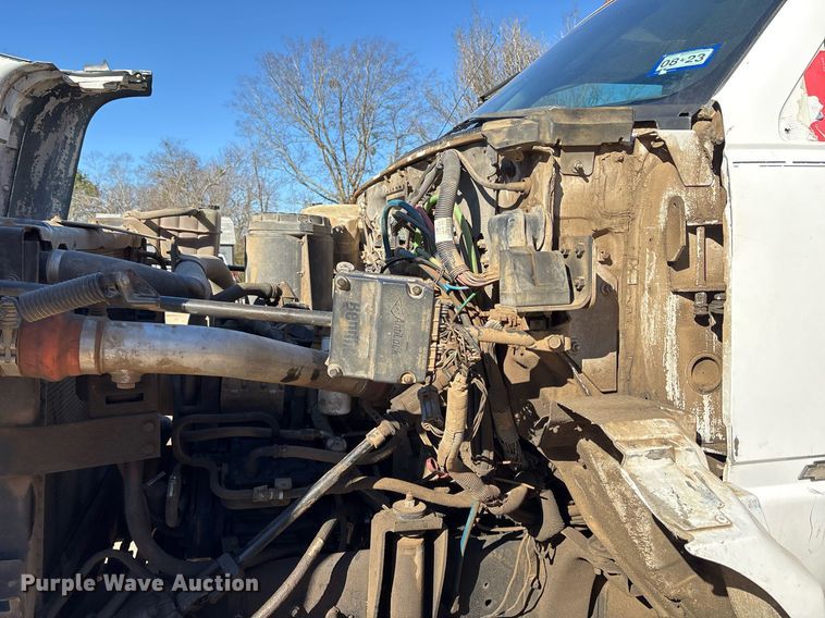 image for item OK9484 1999 GMC Kodiak C7500 grapple crane truck