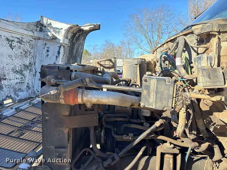 image for item OK9484 1999 GMC Kodiak C7500 grapple crane truck